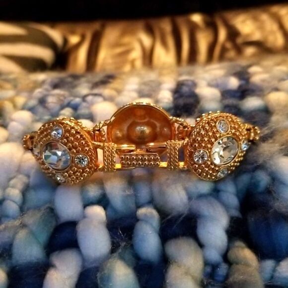 Elegant Gold Bracelet with Crystal Accents!!! Purchased In Miami BOUTIQUE! NWOT! - Picture 1 of 8